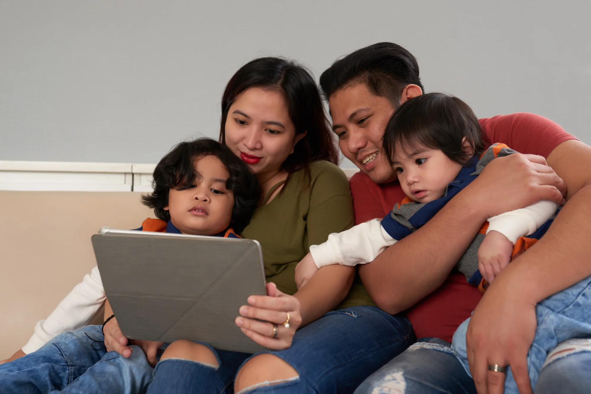 Filipino family reviewing their will online